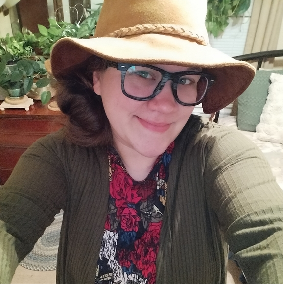 Profile Picture of Emily Bratcher (@embrat22) on Poshmark