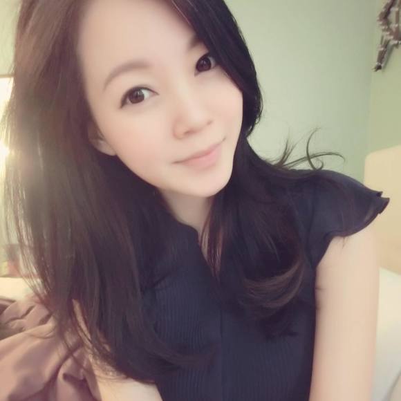 Profile Picture of Deborah Hsu (@shihsu0905) on Poshmark