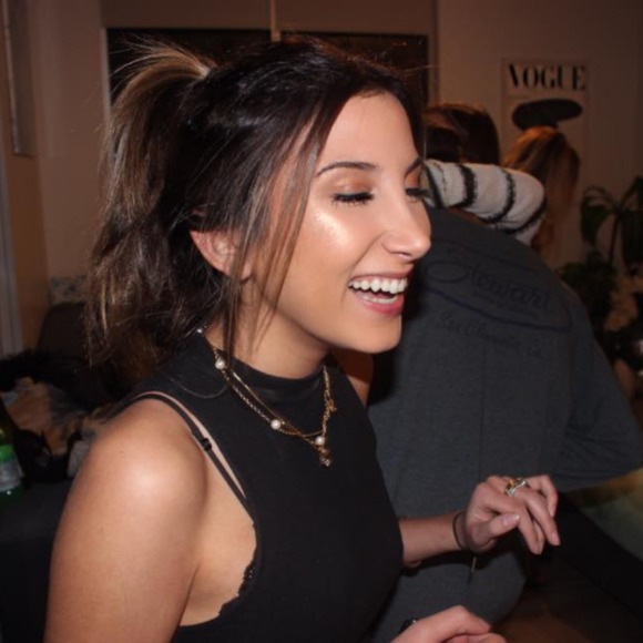 Profile Picture of Nikkie Radfar (@nradfar) on Poshmark