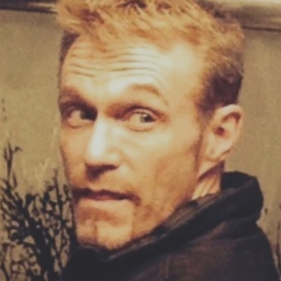 Profile Picture of Robert Charlebois (@hairrob) on Poshmark