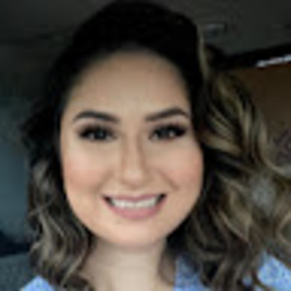 Profile Picture of Leslie Deharo (@deharoleslie90) on Poshmark
