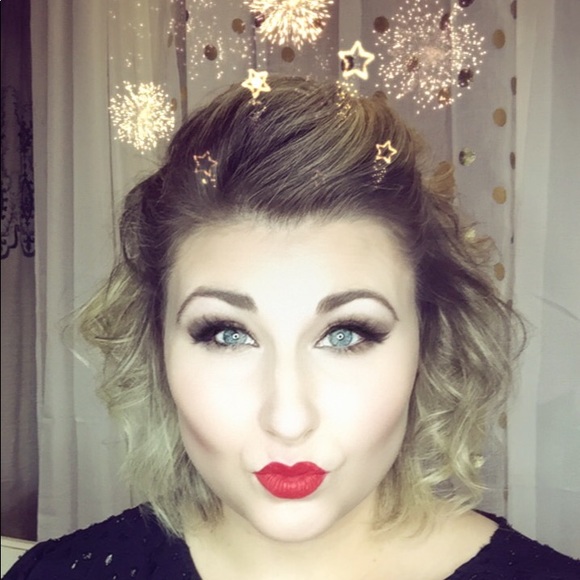 Profile Picture of Erin Kellerman (@erin0511) on Poshmark
