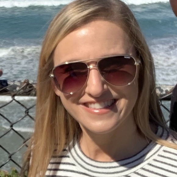 Profile Picture of Jennifer Duff (@jduff412) on Poshmark