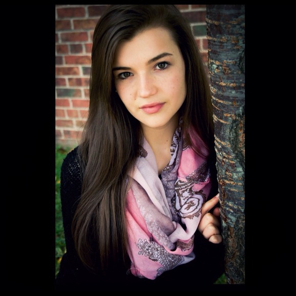 Profile Picture of Kat Lyubomirsky (@klyu98) on Poshmark