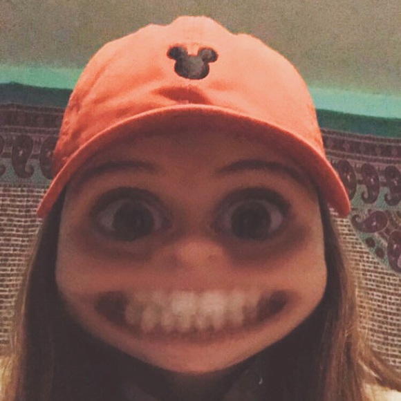 Profile Picture of Taryn Genger (@taryngenger12) on Poshmark