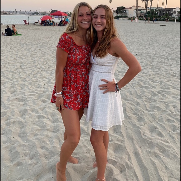 Profile Picture of Julie Holcomb (@julie_holcomb) on Poshmark