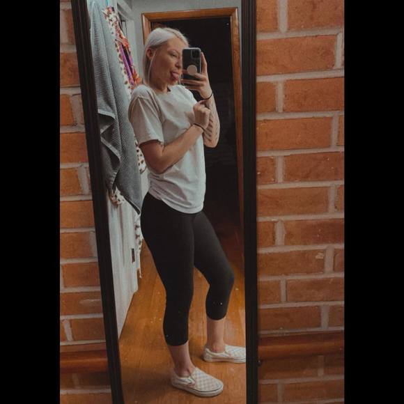 Profile Picture of Rachal Neuhauser (@radicalrachal) on Poshmark