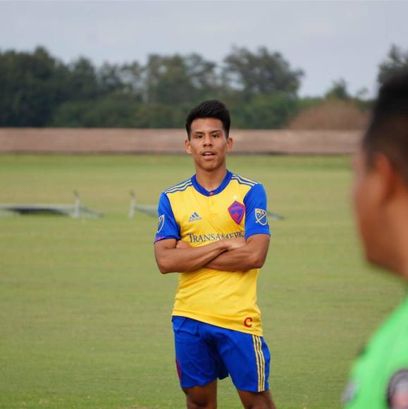 Profile Picture of Jason Robles (@jroblesc07) on Poshmark