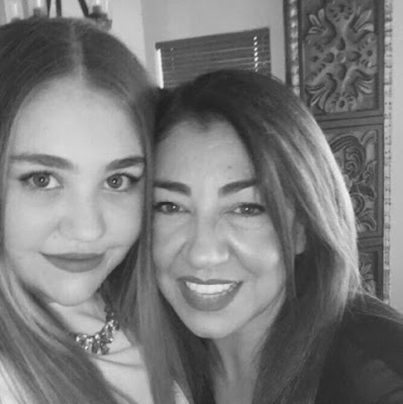 Profile Picture of Sofia Barrera (@sofiabarrera605) on Poshmark