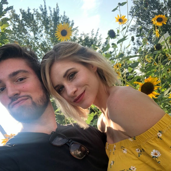 Profile Picture of Taylor Feauto (@taylorfeauto) on Poshmark