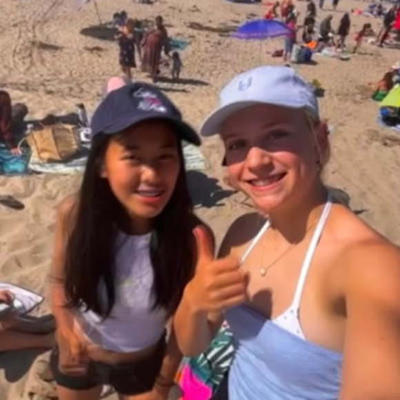 Profile Picture of Mikaela Li (@mikaelajli22) on Poshmark