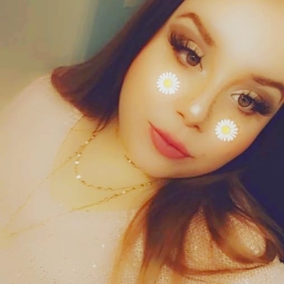 Profile Picture of Miranda Thompson (@mirandabybee) on Poshmark