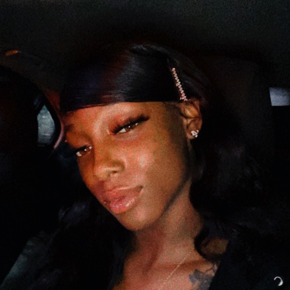 Profile Picture of Shawntel Lumpkin (@shawntellumpkin) on Poshmark