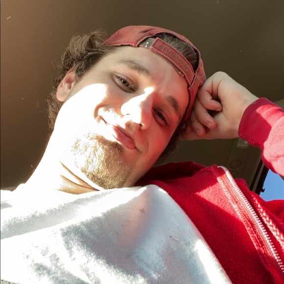 Profile Picture of Ben Triplett (@bentriplett) on Poshmark