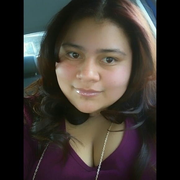 Profile Picture of Paola Ulloa (@paolaulloa) on Poshmark