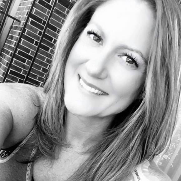 Profile Picture of Candence Hammer (@candence_hammer) on Poshmark