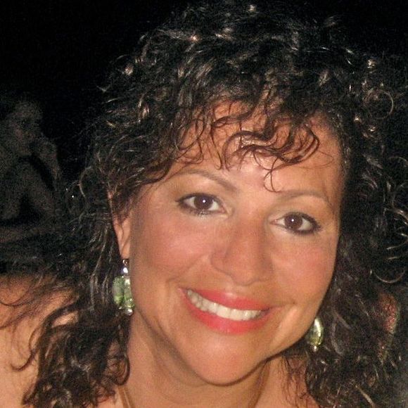 Profile Picture of Pat Huenemann (@patjonhome) on Poshmark