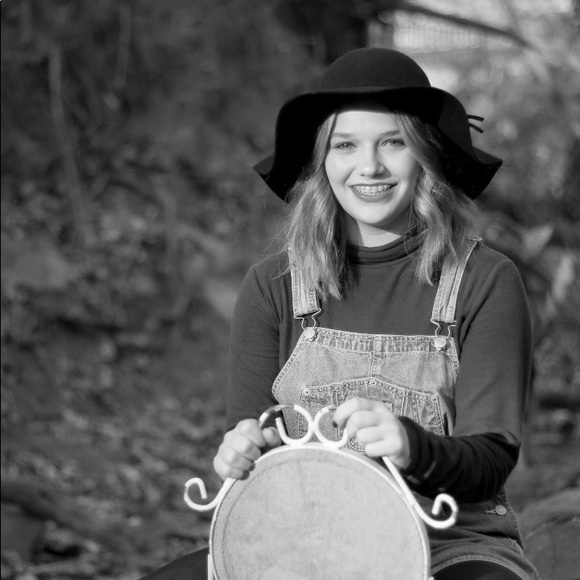 Profile Picture of Grace Shelinbarger (@gshelinbarger) on Poshmark