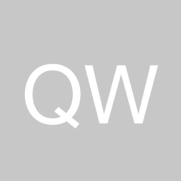 Profile Picture of Qin Wang (@qinwangposhmark) on Poshmark