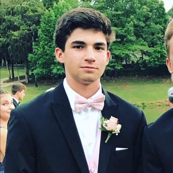 Profile Picture of Michael Hetzel (@michaellh) on Poshmark