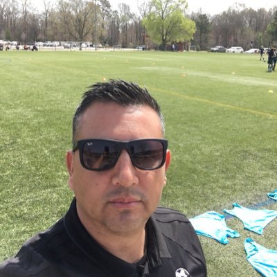 Profile Picture of Cesar Robles (@roblesces) on Twitter