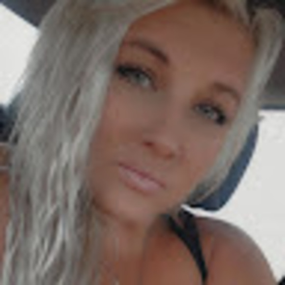 Profile Picture of Shirelle Chrun (@shirellechrun) on Poshmark