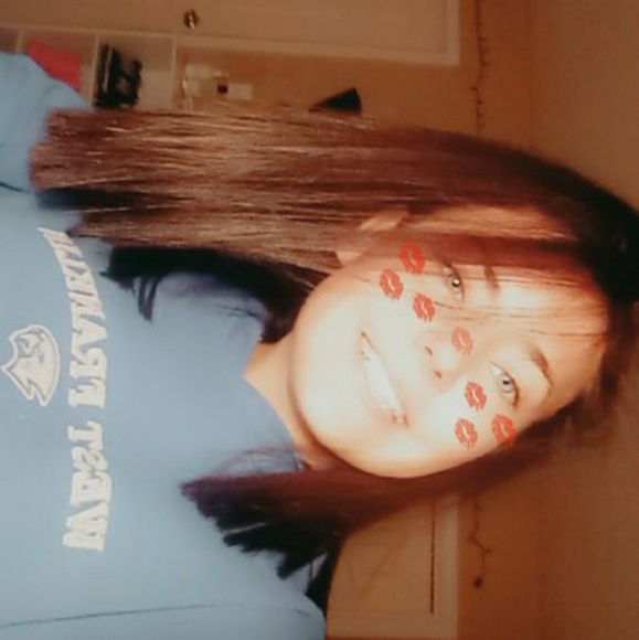 Profile Picture of Meganne Hooser (@meganne_05) on Poshmark