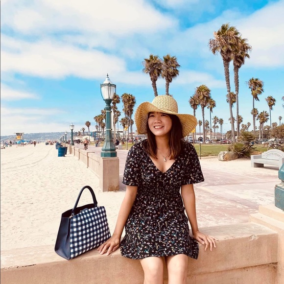 Profile Picture of Anne Dinh (@anne_dinh) on Poshmark