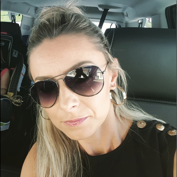 Profile Picture of Petra Onhajzerova (@onhajzerova) on Poshmark