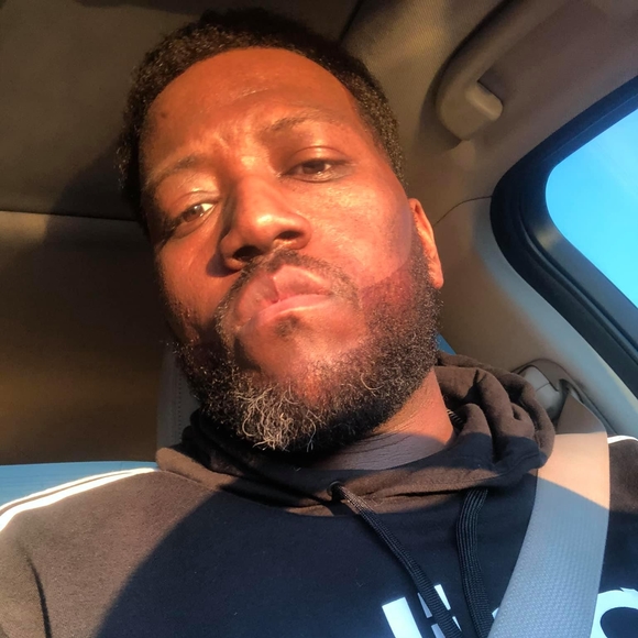 Profile Picture of Allen Scott (@allenscottdev) on Poshmark