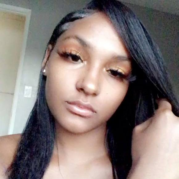 Profile Picture of Dyamond Lamparski (@dyamond_l) on Poshmark