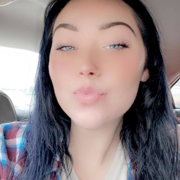 Profile Picture of Alex Bloomfield (@bloomac1024) on Poshmark