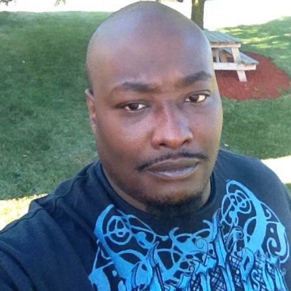 Profile Picture of Adam Hammond (@adamhammond) on Poshmark