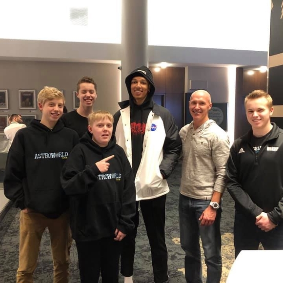 Profile Picture of Evan Pinkowski (@evanpinkowski60) on Poshmark