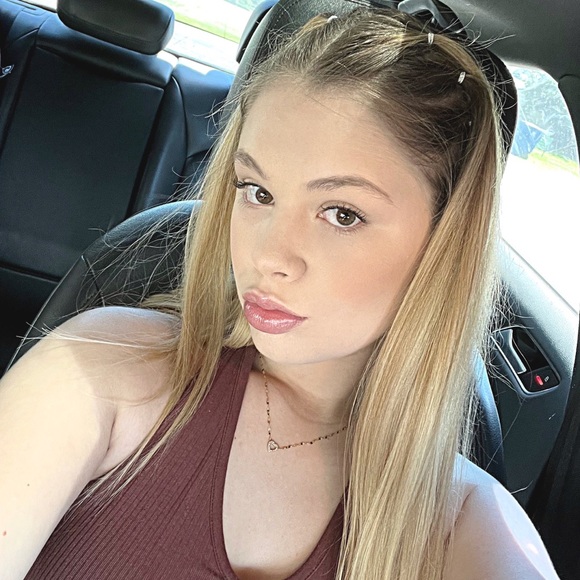 Profile Picture of Kendall Sage (@kendall_sage) on Poshmark
