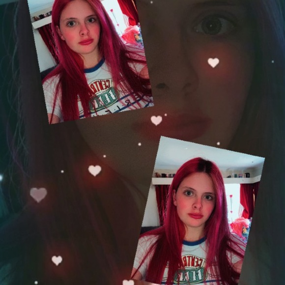 Profile Picture of Cloe Felsenthal (@cfelsenthal2020) on Poshmark