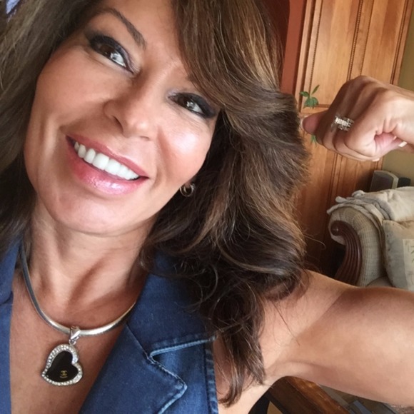 Profile Picture of Brenda Heinzig (@bebe1069) on Poshmark