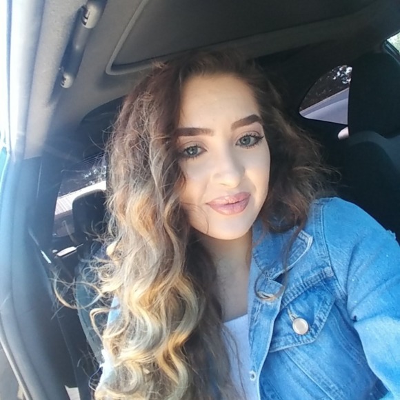 Profile Picture of Brianna Quintero (@briannaquint225) on Poshmark
