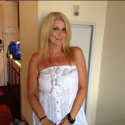 Profile Picture of Tina Evans (@tinaevans1971) on Twitter