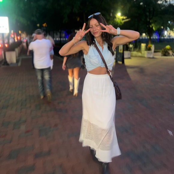 Profile Picture of Lauren Brewer (@lebrewer) on Poshmark