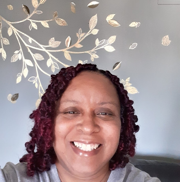 Profile Picture of Renee George (@renee_george) on Poshmark