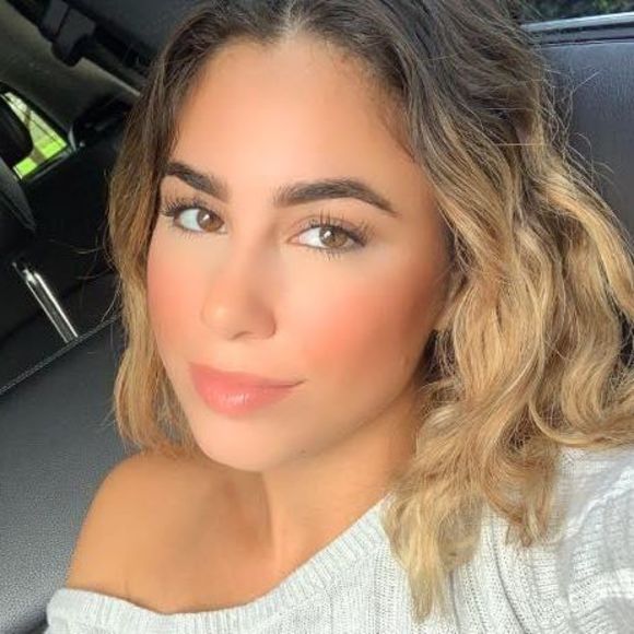 Profile Picture of Yayi Luzardo (@yayiluza) on Poshmark