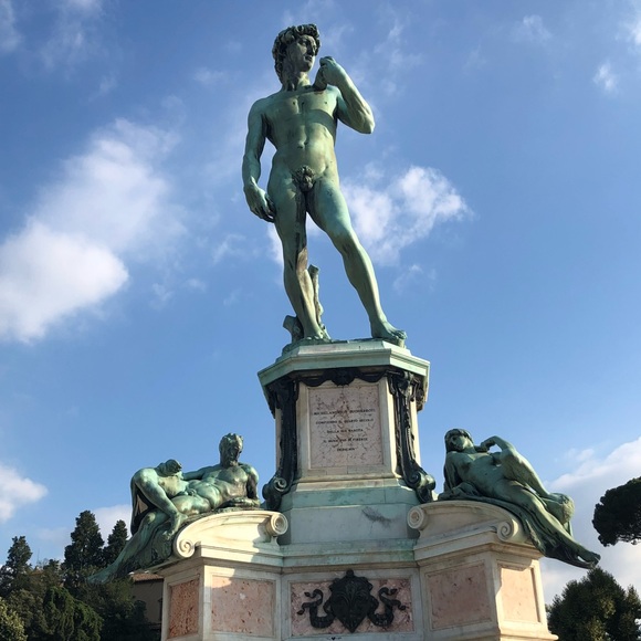 Profile Picture of Celia Bordin (@celiabordin) on Poshmark