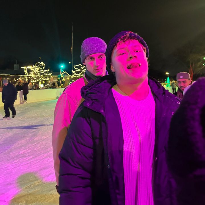 Profile Picture of evan (@evanshockey) on Tiktok