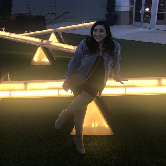 Profile Picture of Alexis Monarrez (@amonarrrz) on Poshmark