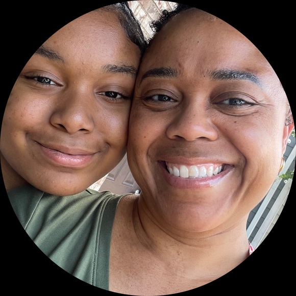 Profile Picture of Yolanda Laster (@mslonda76) on Poshmark