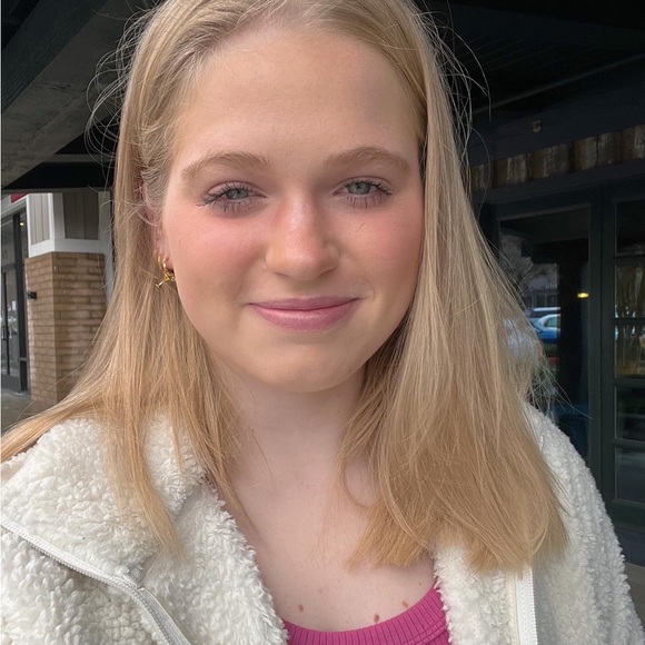 Profile Picture of Regan Moore (@reganemoore23) on Poshmark