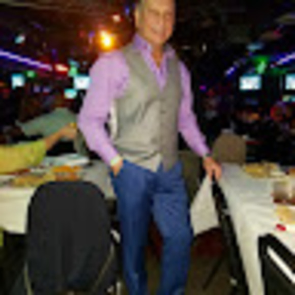 Profile Picture of Felix Fuentes (@ffl3858) on Poshmark