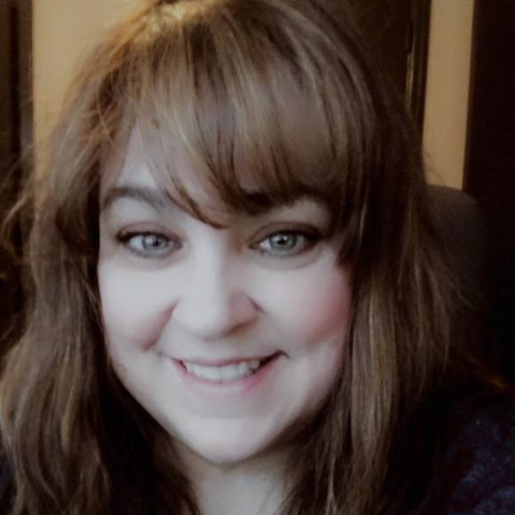 Profile Picture of Melanie Schlievert (@melbelle909) on Poshmark