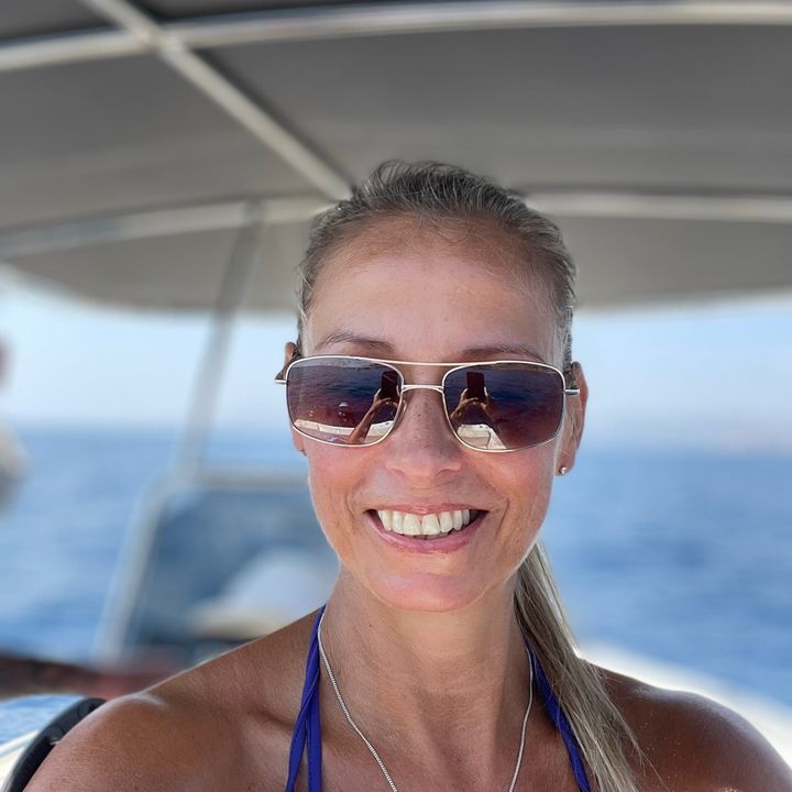 Profile Picture of Adele Healey (@aph76) on Tiktok